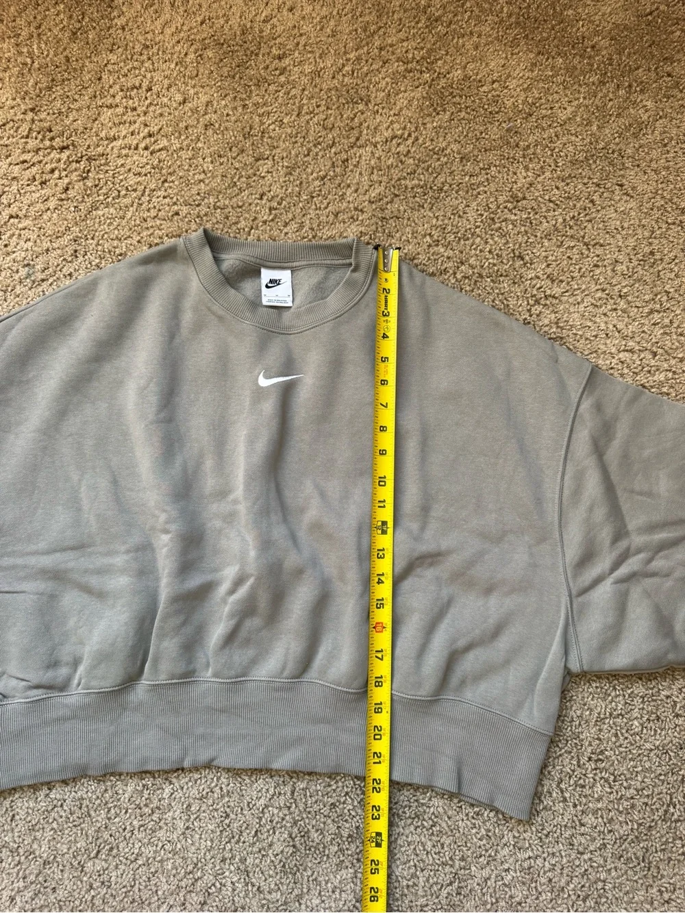 Nike Women’s Green Crewneck Sweatshirt with White Swoosh